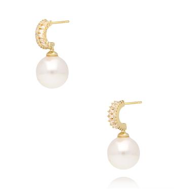 Kolczyki z białą perłą i zdobioną oprawą KPE0196