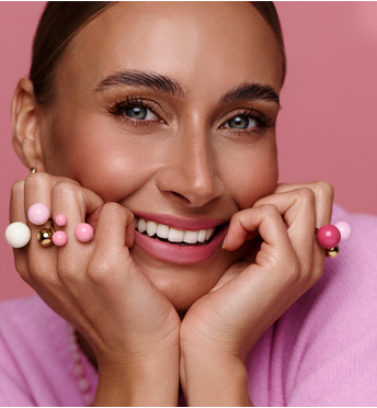 Pierścionek z trzema kulami z różową emalią PSA1178