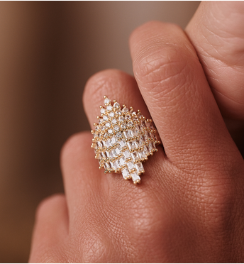 Pierścionek z cyrkoniami w kształcie rombu PSS0189