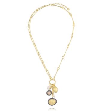 Naszyjnik z delikatnym złotym łańcuchem i wieloma zawieszkami NS0412