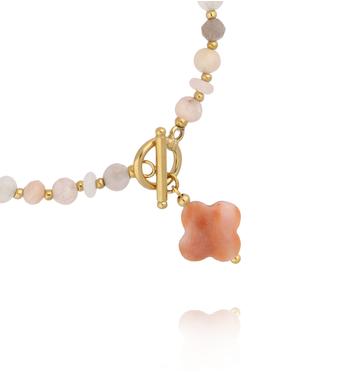 Bransoletka z różowymi opalami z koniczynką i złotym zapięciem BPA0638