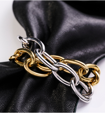 Bransoletka z masywnych ogniw w złotym kolorze BEA0059