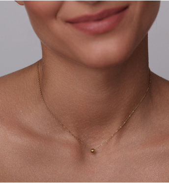 Naszyjnik z delikatnym łańcuszkiem i kulką NSY0798