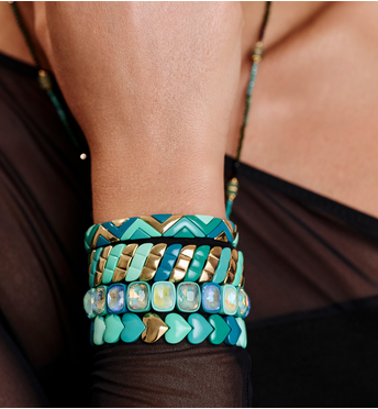 Bransoletka elastyczna z serduszkami w odcieniach morskiej zieleni i turkusu BCR0044