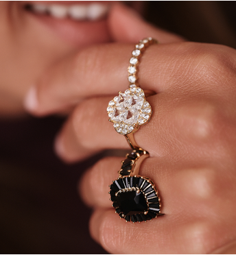 Pierścionek z czarnymi kryształkami PSS0184