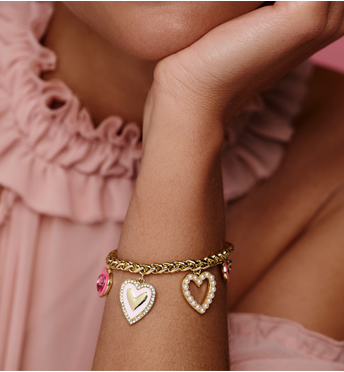 Bransoletka z zawieszkami w kształcie serc BSS0271