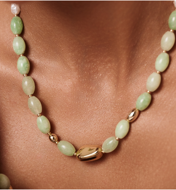 Naszyjnik z perełkami i zielonym kamieniem NSC0633