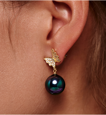 Kolczyki złocone z motylem i ciemną perłą KPE0182