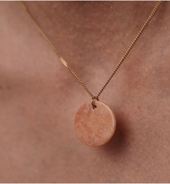 Naszyjnik z pomarańczową okrągłą zawieszką z awenturynu NPA1606