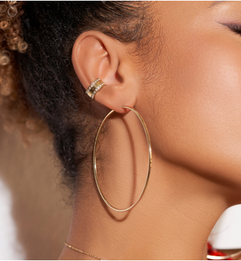 Nausznica złota z transparentnymi kryształkami Sahana KSA0620