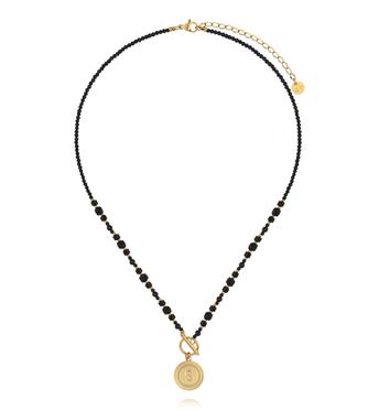 Naszyjnik z czarnymi kamieniami i zawieszką z literką S NTW1591