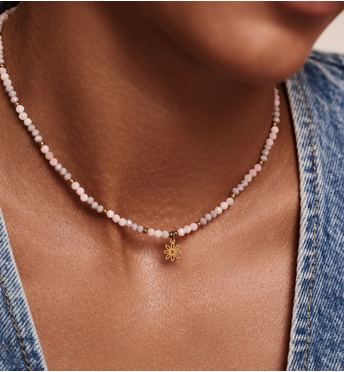 Naszyjnik z różowymi opalami i kwiatuszkiem NTW1540