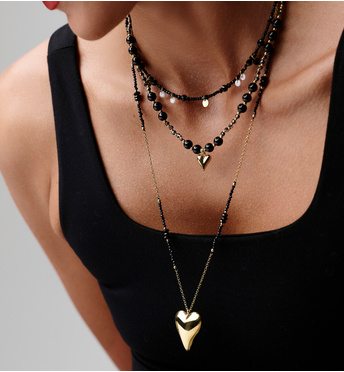 Naszyjnik z czarnego turmalinu i czarnego agatu z pozłacanym sercem NPA1587