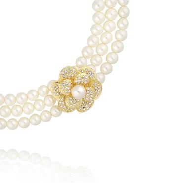 Naszyjnik z trzema rzędami pereł i złotym kwiatem Pearl Blossom Choker  NS0378