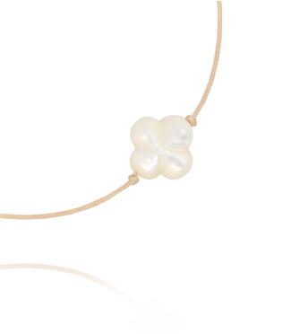 Bransoletka na beżowym sznurku z perłową koniczynką BMT0350