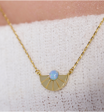 Naszyjnik ze złotą zawieszką i opalem NCA0089