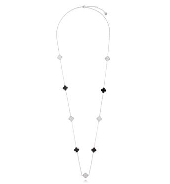 Naszyjnik długi ze srebrnymi  i czarnymi koniczynkami NSY0708