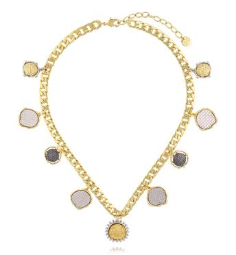 Naszyjnik z grubym złotym łańcuchem i dekoracyjnymi zawieszkami NS0411