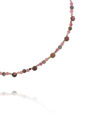 Naszyjnik z turmalinu, jadeitu fuksja i rodonitu z pozłacanymi detalami NTW1569