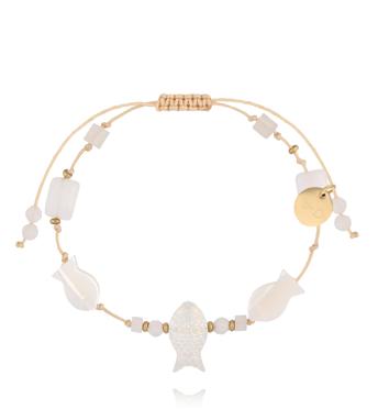 Bransoletka na beżowym sznurku z rybką, muszlą i białym agatem BMT0353