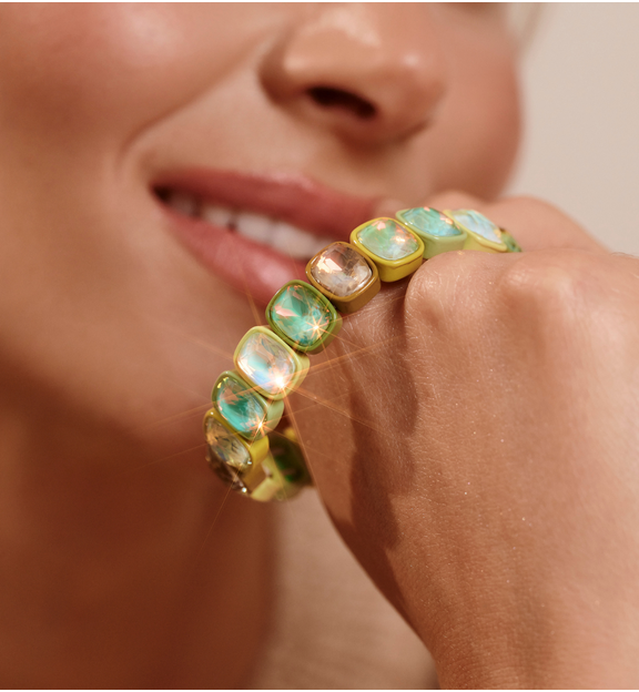 Bransoletka  w odcieniach zieleni z opalizującymi kryształami BCR0051