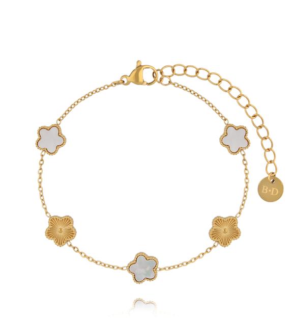 Bransoletka z motywem koniczynki z masą perłową i złotymi detalami BSY0603