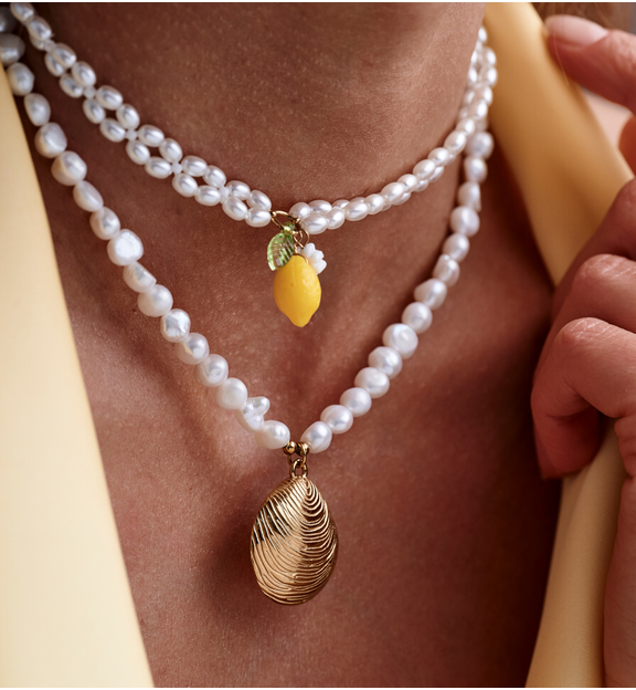 Naszyjnik z perłami i złotą muszlą NPA1482