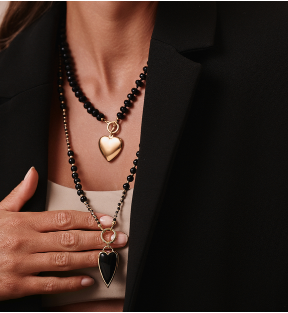 Naszyjnik z czarnych kamieni i sercem NSC0631