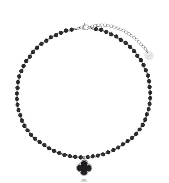 Naszyjnik z czarnych fasetowanych kamieni z koniczynką – srebrny NTW1340