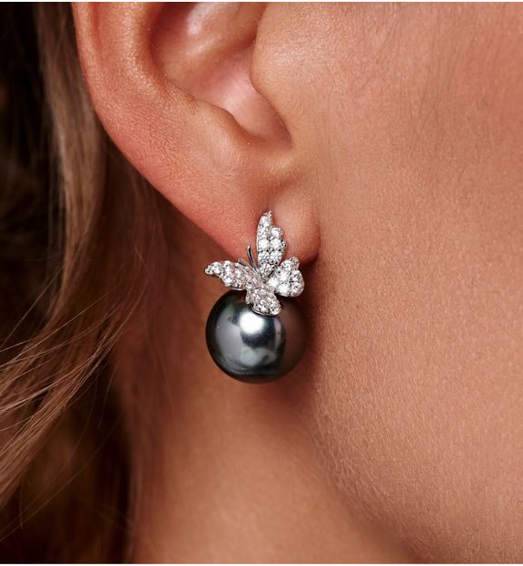 Kolczyki srebrne z motylem i ciemną perłą KPE0190