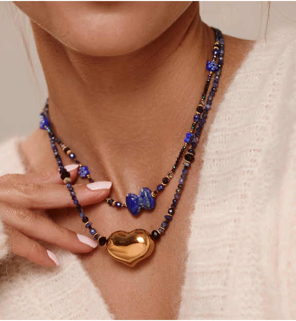 Naszyjnik z sodalitu i czarnego agatu z pozłacanym sercem  NPA1549