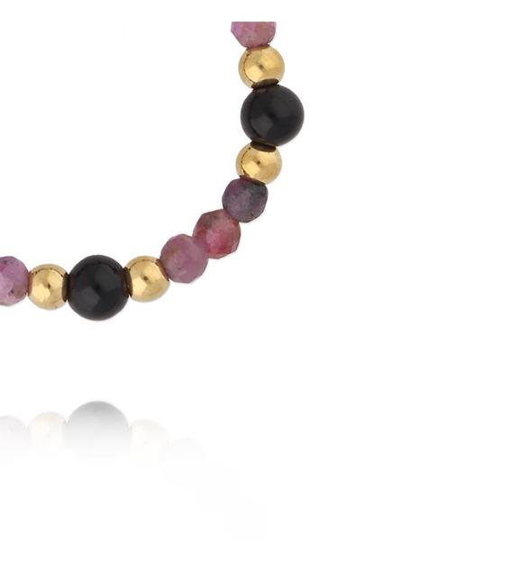 Pierścionek elastyczny z czarnymi agatami i rubinami PTW0643