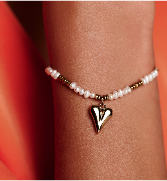 Bransoletka z pereł i zawieszką w kształcie serca BSY0545