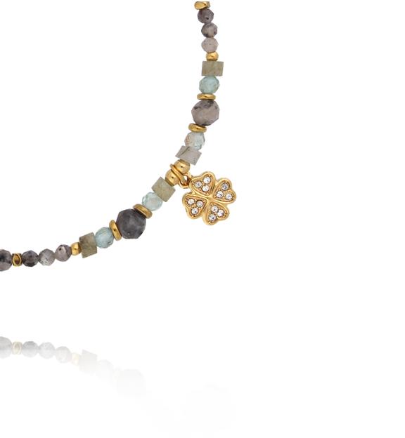 Bransoletka z naturalnych kamieni z zawieszką koniczynki BTW3557