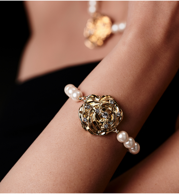 Bransoletka z perłami i złotą różą BSS0224