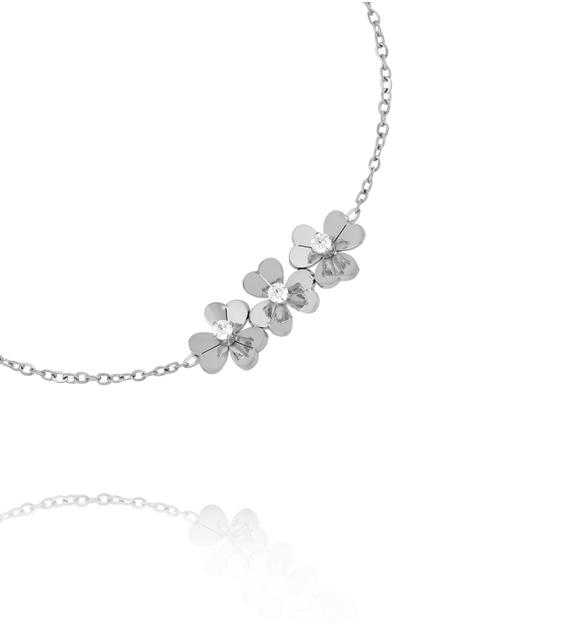 Bransoletka na delikatnym łańcuszku z trzema kwiatami i cyrkoniami BSY0594