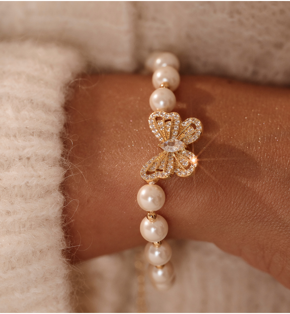 Bransoletka z pereł i złotym motylem BPE0163