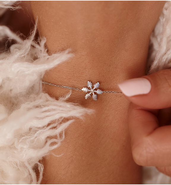 Bransoletka srebrna z zawieszką w kształcie śnieżynki BSY0525