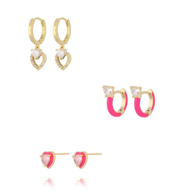 Zestaw kolczyków złoconych z motywem serca i różowym akcentem KMB0060