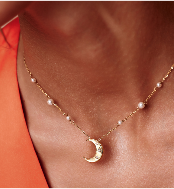 Naszyjnik z księżycem i perełkami złoty NEA0068