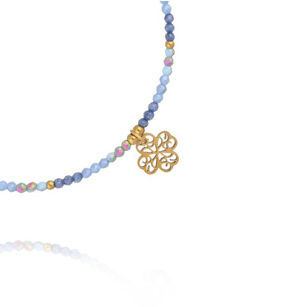 Bransoletka z niebieskich kryształków z ażurową koniczynką BTW3687