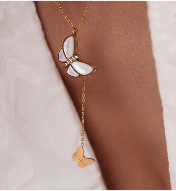 Naszyjnik z motylem i delikatnym łańcuszkiem NSY0877