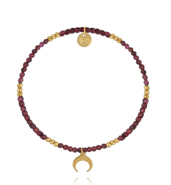 Bransoletka z granatu z zawieszką w kształcie półksiężyca  BTW3537