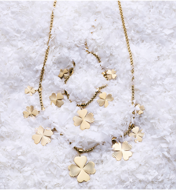 Bransoletka na łańcuszku z wiszącymi koniczynkami BEA0053