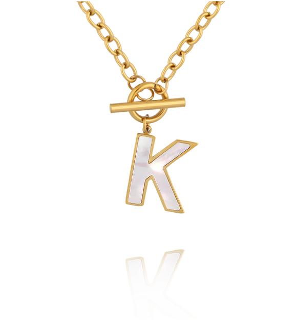 Naszyjnik z literą K i zapięciem toggle NSY0863