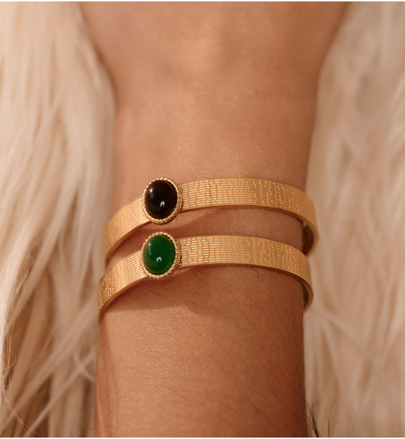 Bransoleta złota open cuff z czarnym agatem BSY0482