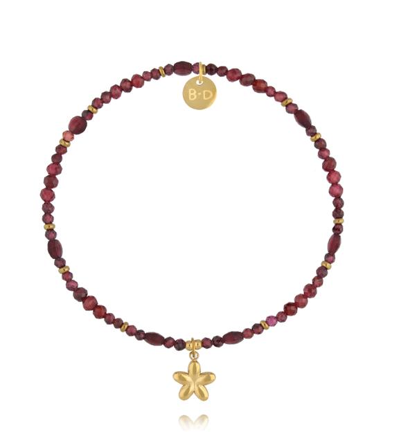 Bransoletka z granatu z zawieszką w kształcie kwiatka BTW3543