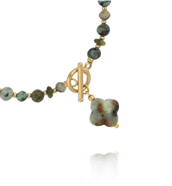 Bransoletka z turkusami z koniczynką i złotym zapięciem BPA0645