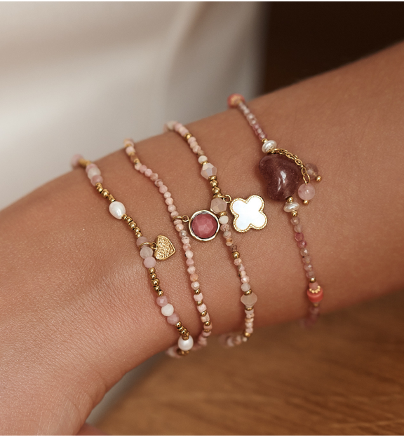 Zestaw delikatnych bransoletek z kamieniami naturalnymi i złoconymi zawieszkami ZN0127