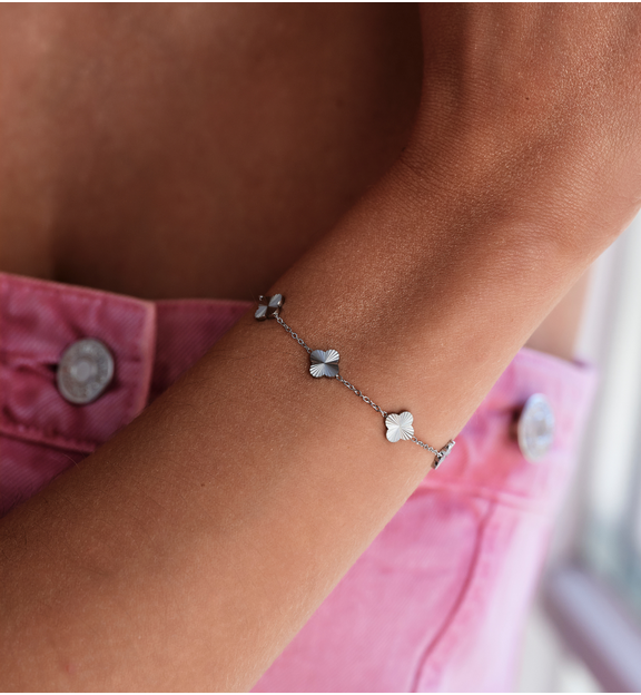 Bransoletka z motywem czterolistnych koniczynek BSY0601